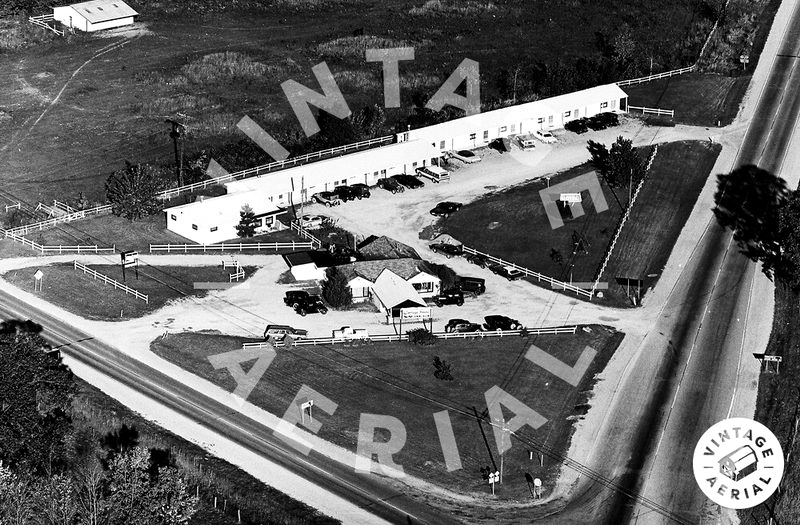 Carriage House Dining Room (Carriage House Motel) - 1972